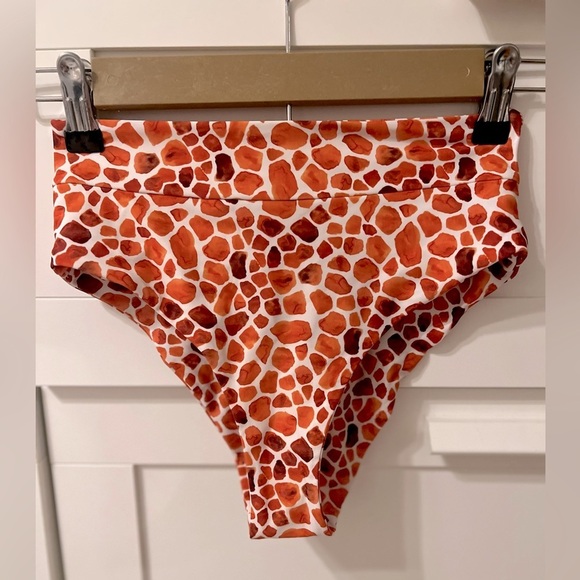 Kulani Kinis High Hip Cheeky Bikini Bottom - Afrika - Picture 4 of 6